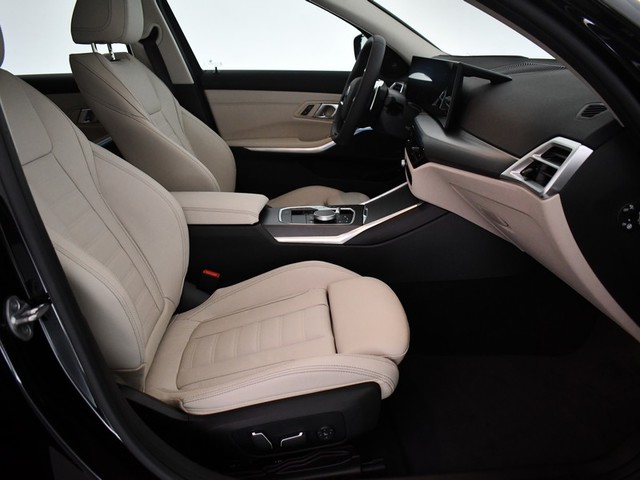 BMW Serie 3 330e color Negro. Año 2025. 215KW(292CV). Híbrido Electro/Gasolina. En concesionario BYmyCAR Madrid - Algete de Madrid