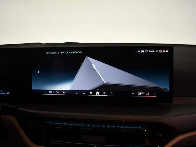 BMW Serie 3 330e color Negro. Año 2025. 215KW(292CV). Híbrido Electro/Gasolina. En concesionario BYmyCAR Madrid - Algete de Madrid