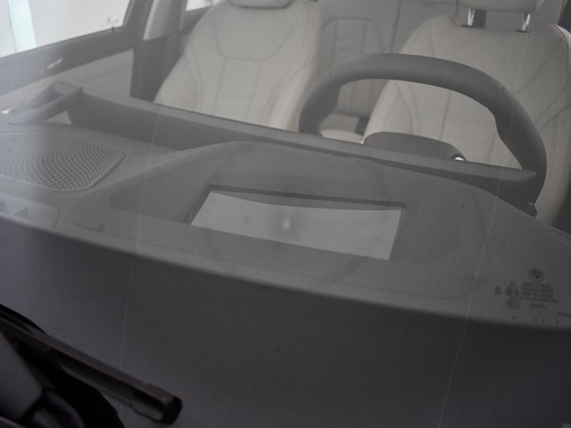 BMW Serie 3 330e color Negro. Año 2025. 215KW(292CV). Híbrido Electro/Gasolina. En concesionario BYmyCAR Madrid - Algete de Madrid