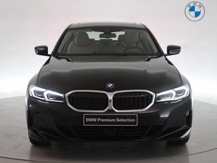 Fotos de BMW Serie 3 330e color Negro. Año 2025. 215KW(292CV). Híbrido Electro/Gasolina. En concesionario BYmyCAR Madrid - Algete de Madrid