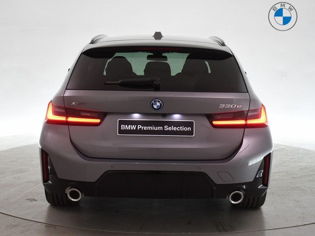 BMW Serie 3 330e Touring color Gris. Año 2025. 215KW(292CV). Híbrido Electro/Gasolina. En concesionario BYmyCAR Madrid - Algete de Madrid