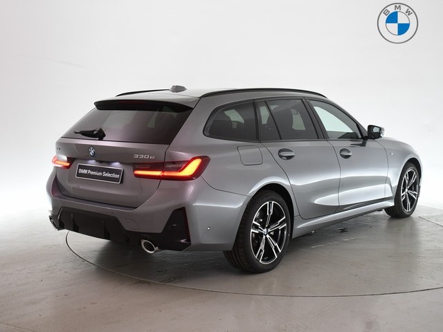 BMW Serie 3 330e Touring color Gris. Año 2025. 215KW(292CV). Híbrido Electro/Gasolina. En concesionario BYmyCAR Madrid - Algete de Madrid