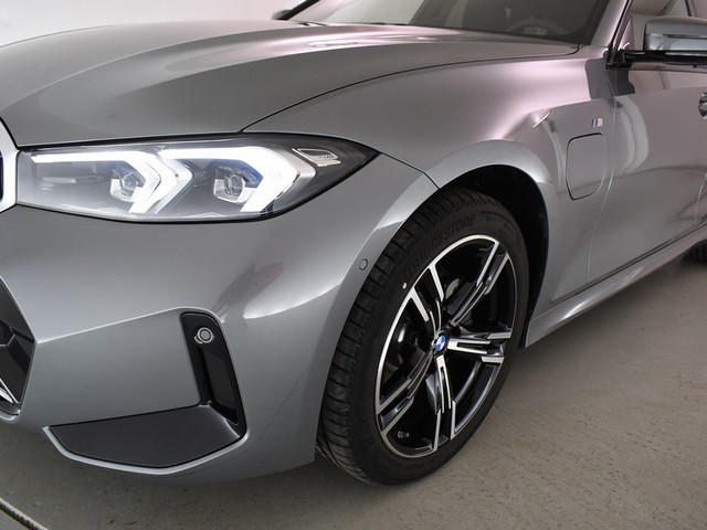 BMW Serie 3 330e Touring color Gris. Año 2025. 215KW(292CV). Híbrido Electro/Gasolina. En concesionario BYmyCAR Madrid - Algete de Madrid