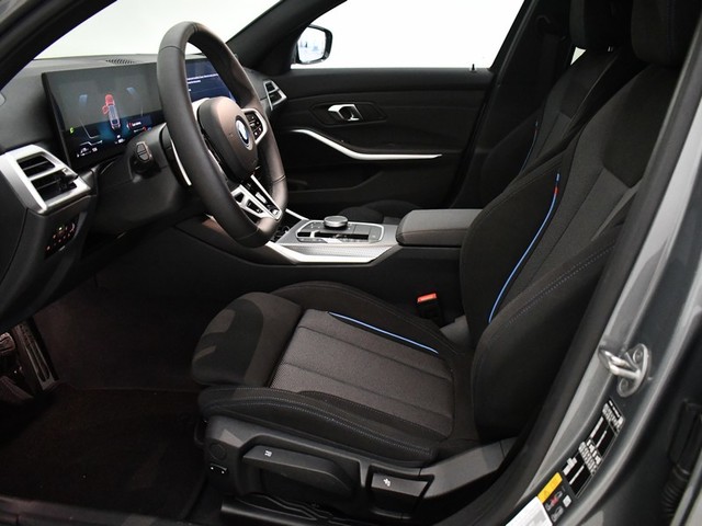 BMW Serie 3 330e Touring color Gris. Año 2025. 215KW(292CV). Híbrido Electro/Gasolina. En concesionario BYmyCAR Madrid - Algete de Madrid