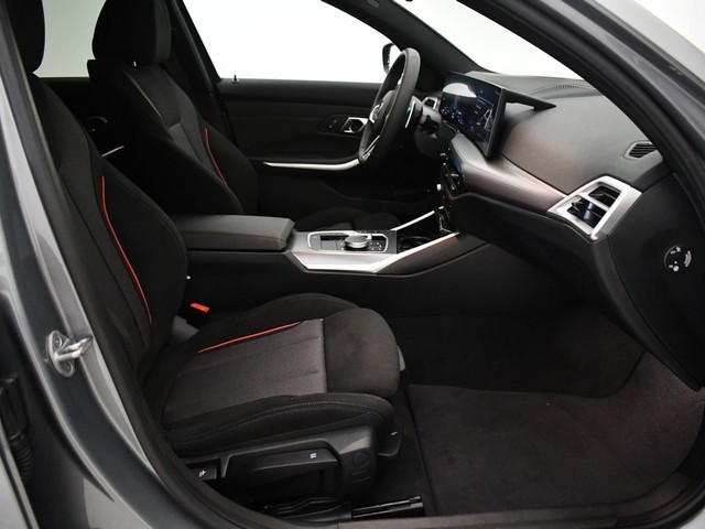 BMW Serie 3 330e Touring color Gris. Año 2025. 215KW(292CV). Híbrido Electro/Gasolina. En concesionario BYmyCAR Madrid - Algete de Madrid