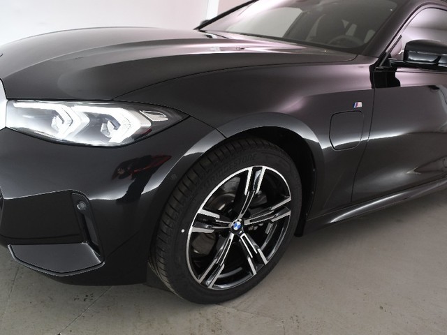 BMW Serie 3 330e Touring color Negro. Año 2025. 215KW(292CV). Híbrido Electro/Gasolina. En concesionario BYmyCAR Madrid - Algete de Madrid