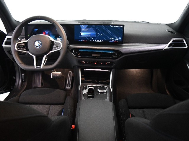 BMW Serie 3 330e Touring color Negro. Año 2025. 215KW(292CV). Híbrido Electro/Gasolina. En concesionario BYmyCAR Madrid - Algete de Madrid