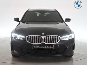 Fotos de BMW Serie 3 330e Touring color Negro. Año 2025. 215KW(292CV). Híbrido Electro/Gasolina. En concesionario BYmyCAR Madrid - Algete de Madrid