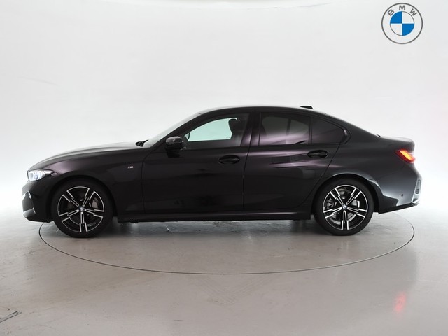 BMW Serie 3 330i color Negro. Año 2025. 180KW(245CV). Gasolina. En concesionario BYmyCAR Madrid - Algete de Madrid