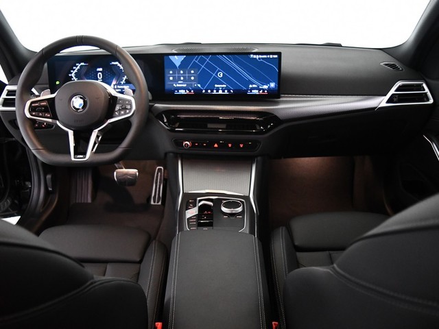 BMW Serie 3 330i color Negro. Año 2025. 180KW(245CV). Gasolina. En concesionario BYmyCAR Madrid - Algete de Madrid