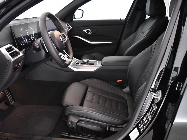 BMW Serie 3 330i color Negro. Año 2025. 180KW(245CV). Gasolina. En concesionario BYmyCAR Madrid - Algete de Madrid