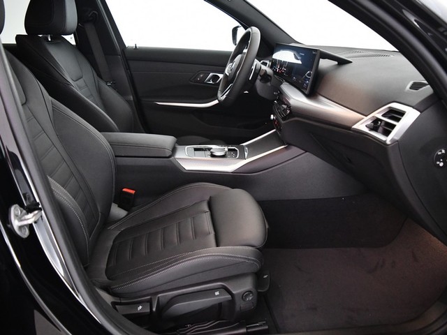 BMW Serie 3 330i color Negro. Año 2025. 180KW(245CV). Gasolina. En concesionario BYmyCAR Madrid - Algete de Madrid