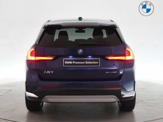 BMW iX1 xDrive30 color Azul. Año 2025. 230KW(313CV). Eléctrico. En concesionario BYmyCAR Madrid - Algete de Madrid