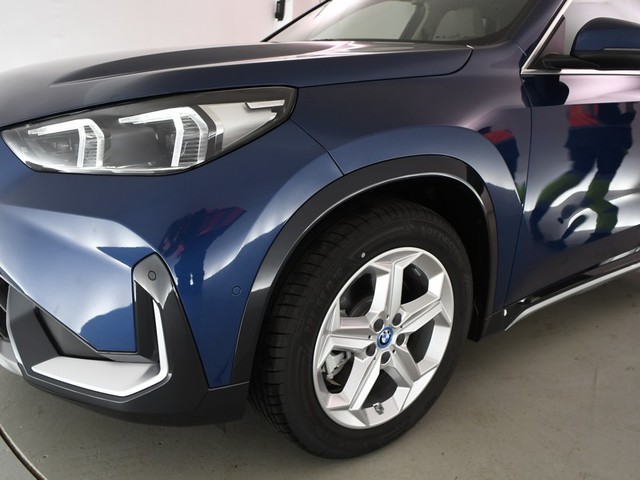 BMW iX1 xDrive30 color Azul. Año 2025. 230KW(313CV). Eléctrico. En concesionario BYmyCAR Madrid - Algete de Madrid