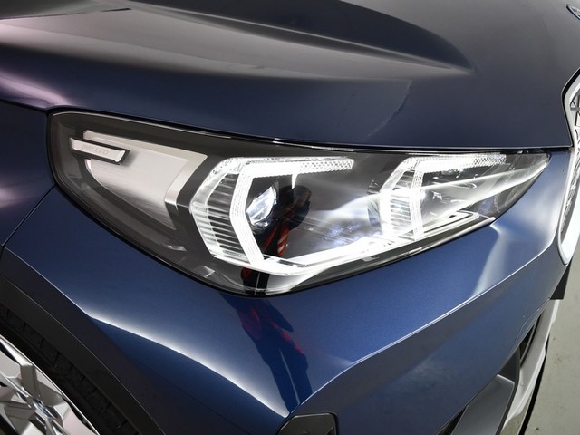 BMW iX1 xDrive30 color Azul. Año 2025. 230KW(313CV). Eléctrico. En concesionario BYmyCAR Madrid - Algete de Madrid