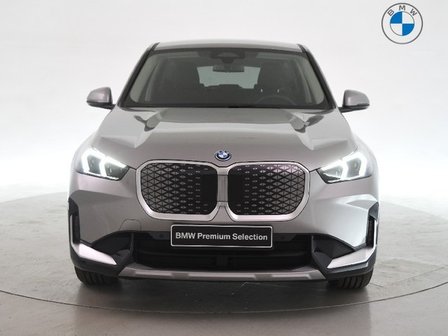 BMW iX1 xDrive30 color Gris Plata. Año 2025. 230KW(313CV). Eléctrico. En concesionario BYmyCAR Madrid - Algete de Madrid