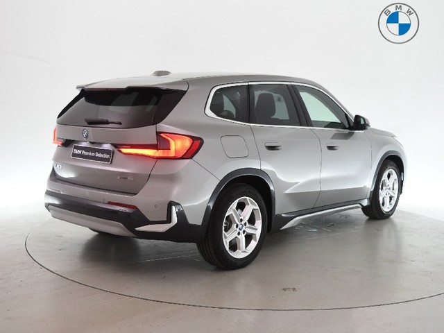 BMW iX1 xDrive30 color Gris Plata. Año 2025. 230KW(313CV). Eléctrico. En concesionario BYmyCAR Madrid - Algete de Madrid