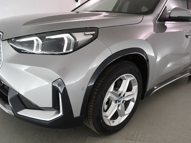 BMW iX1 xDrive30 color Gris Plata. Año 2025. 230KW(313CV). Eléctrico. En concesionario BYmyCAR Madrid - Algete de Madrid