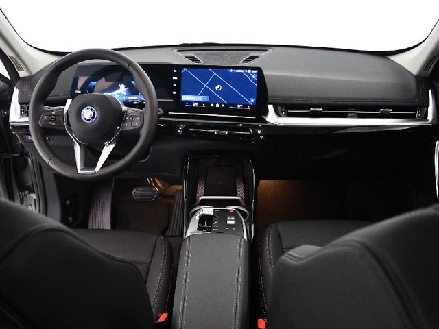 BMW iX1 xDrive30 color Gris Plata. Año 2025. 230KW(313CV). Eléctrico. En concesionario BYmyCAR Madrid - Algete de Madrid