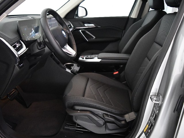 BMW iX1 xDrive30 color Gris Plata. Año 2025. 230KW(313CV). Eléctrico. En concesionario BYmyCAR Madrid - Algete de Madrid