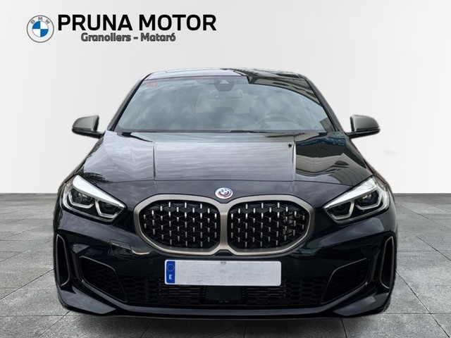 BMW Serie 1 M135i color Negro. Año 2022. 225KW(306CV). Gasolina. En concesionario Pruna Motor, S.L de Barcelona