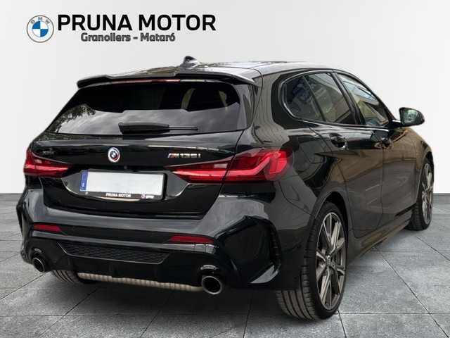 BMW Serie 1 M135i color Negro. Año 2022. 225KW(306CV). Gasolina. En concesionario Pruna Motor, S.L de Barcelona