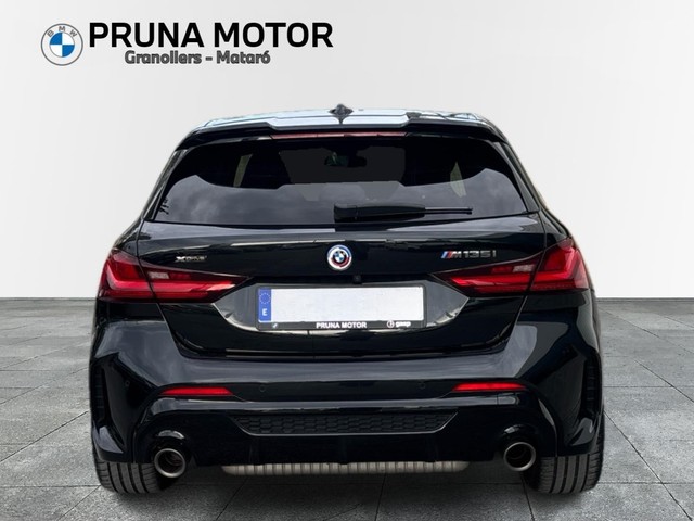 BMW Serie 1 M135i color Negro. Año 2022. 225KW(306CV). Gasolina. En concesionario Pruna Motor, S.L de Barcelona