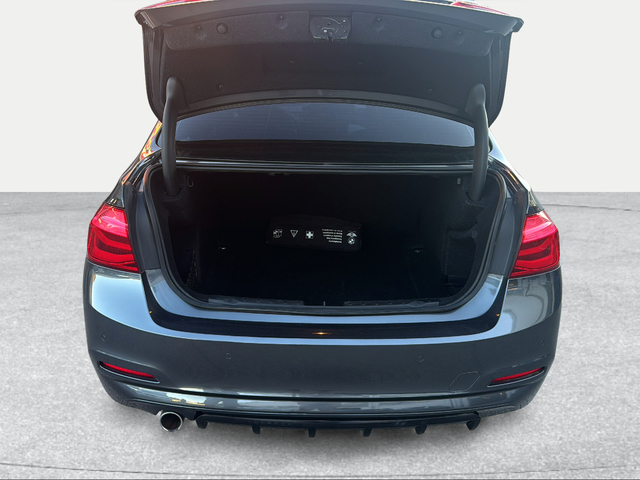 BMW Serie 3 318d color Gris. Año 2018. 110KW(150CV). Diésel. En concesionario Ilbira Motor | Granada de Granada