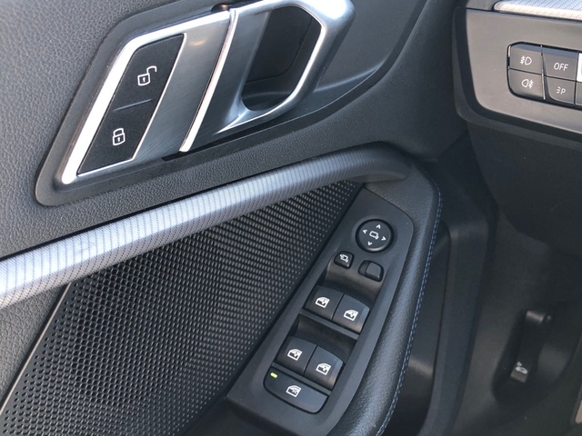 BMW Serie 1 118i color Azul. Año 2023. 103KW(140CV). Gasolina. En concesionario Proa Premium Palma de Illes Balears