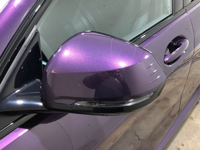 BMW Serie 1 120i color Violeta. Año 2025. 125KW(170CV). Gasolina. En concesionario Movilnorte El Carralero de Madrid