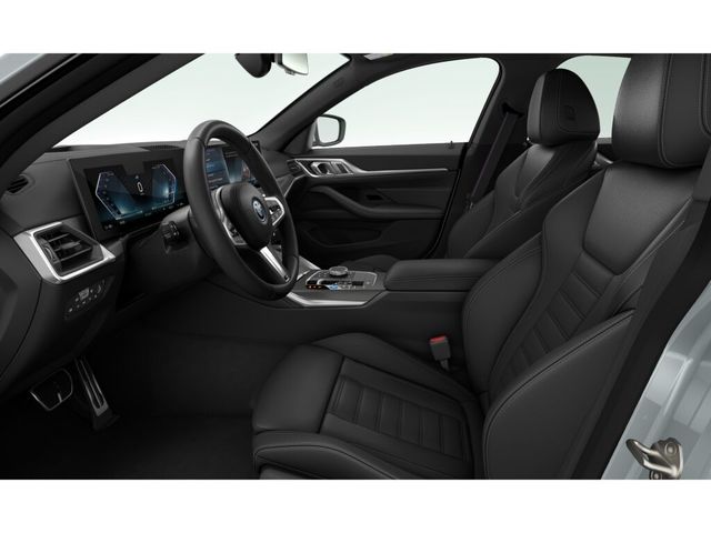 BMW i4 eDrive40 color Gris. Año 2024. 250KW(340CV). Eléctrico. En concesionario Motri Motor Jaén de Jaén