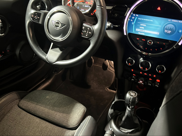 fotoG 15 del MINI MINI Cooper 100 kW (136 CV) 136cv Gasolina del 2021 en Sevilla