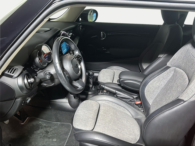 fotoG 17 del MINI MINI Cooper 100 kW (136 CV) 136cv Gasolina del 2021 en Sevilla