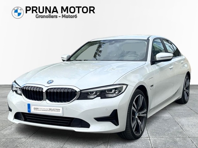 BMW Serie 3 320e color Blanco. Año 2022. 150KW(204CV). Híbrido Electro/Gasolina. En concesionario Pruna Motor, S.L de Barcelona