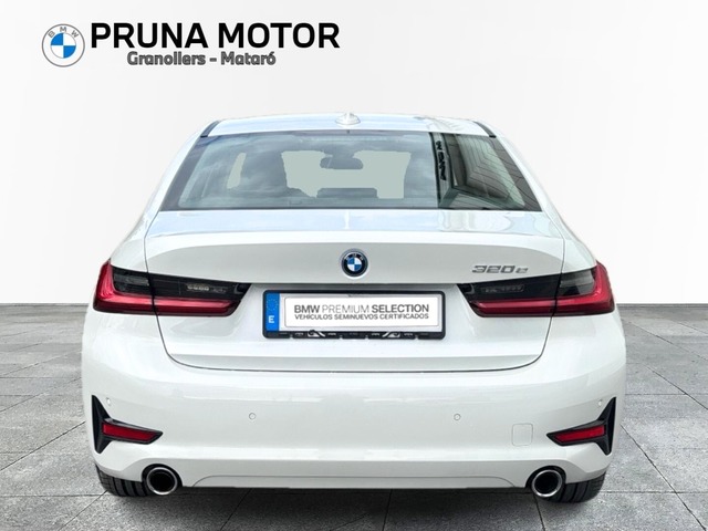 BMW Serie 3 320e color Blanco. Año 2022. 150KW(204CV). Híbrido Electro/Gasolina. En concesionario Pruna Motor, S.L de Barcelona