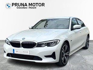 Fotos de BMW Serie 3 320e color Blanco. Año 2022. 150KW(204CV). Híbrido Electro/Gasolina. En concesionario Pruna Motor, S.L de Barcelona