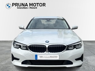 Fotos de BMW Serie 3 320e color Blanco. Año 2022. 150KW(204CV). Híbrido Electro/Gasolina. En concesionario Pruna Motor, S.L de Barcelona