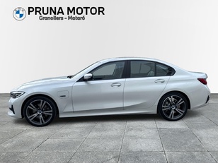 Fotos de BMW Serie 3 320e color Blanco. Año 2022. 150KW(204CV). Híbrido Electro/Gasolina. En concesionario Pruna Motor, S.L de Barcelona