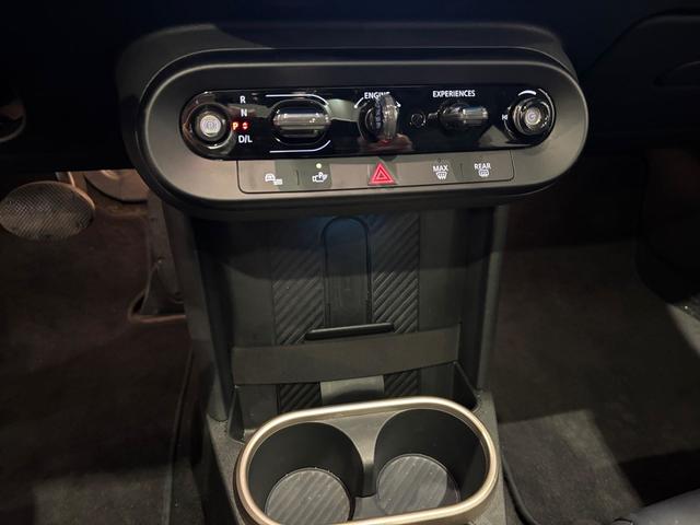 fotoG 16 del MINI MINI 5 Puertas Cooper C 115 kW (156 CV) 156cv Gasolina del 2025 en Almería