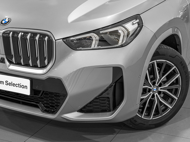 BMW X1 xDrive25e color Gris Plata. Año 2025. 180KW(245CV). Híbrido Electro/Gasolina. En concesionario Caetano Cuzco, Alcalá de Madrid