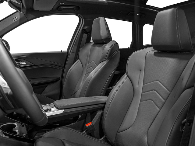 BMW X1 xDrive25e color Gris Plata. Año 2025. 180KW(245CV). Híbrido Electro/Gasolina. En concesionario Caetano Cuzco, Alcalá de Madrid