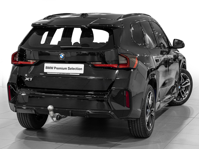 BMW X1 sDrive20i color Negro. Año 2025. 125KW(170CV). Gasolina. En concesionario Caetano Cuzco, Alcalá de Madrid