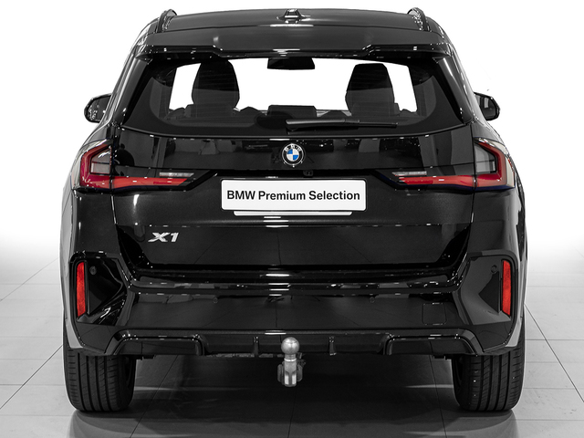 BMW X1 sDrive20i color Negro. Año 2025. 125KW(170CV). Gasolina. En concesionario Caetano Cuzco, Alcalá de Madrid