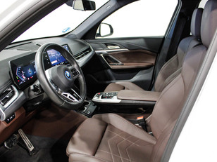 BMW X1 xDrive25e color Blanco. Año 2025. 180KW(245CV). Híbrido Electro/Gasolina. En concesionario Barcelona Premium -- GRAN VIA de Barcelona