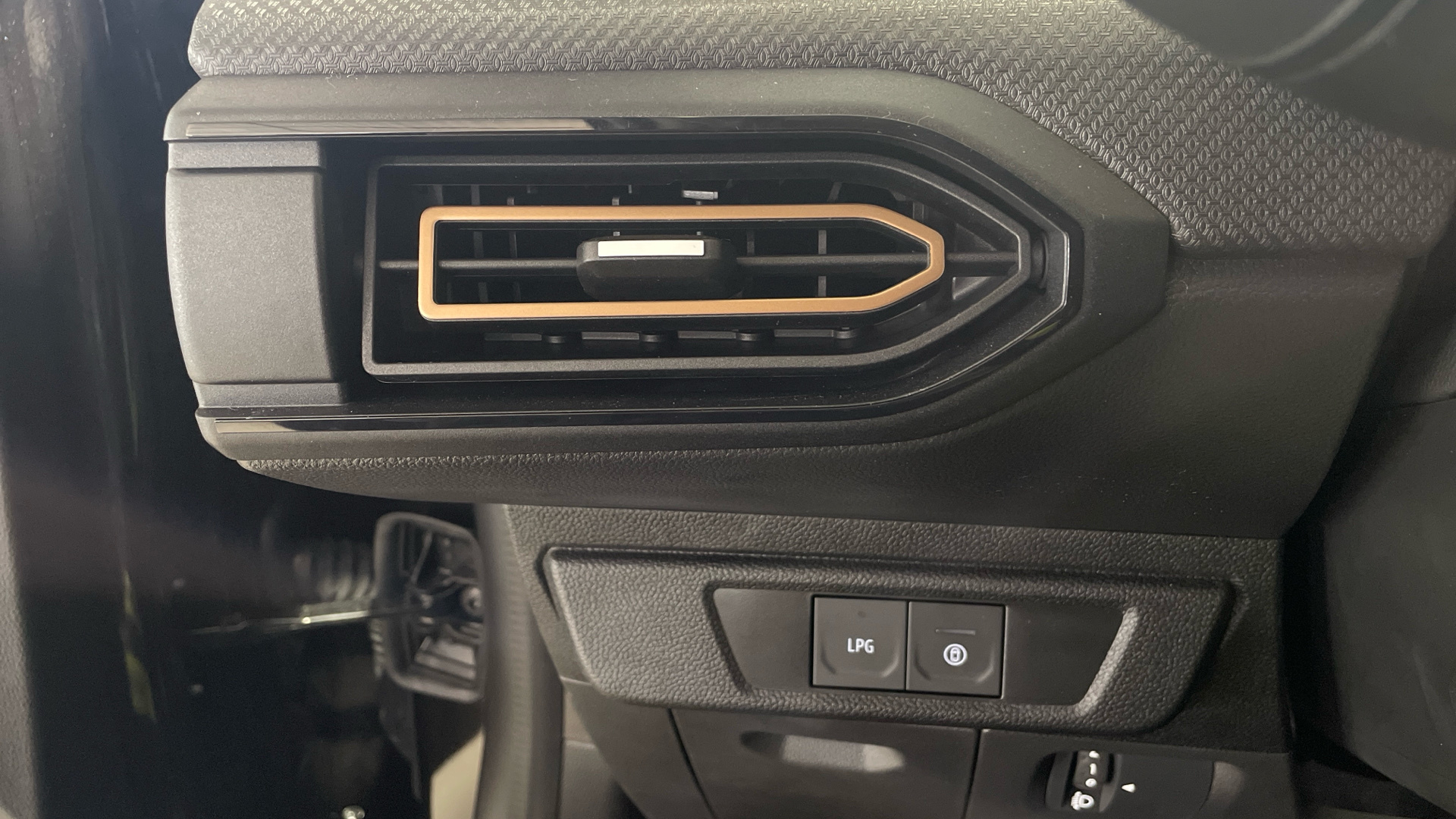 Dacia Sandero ECO-G 100 en Barcelona