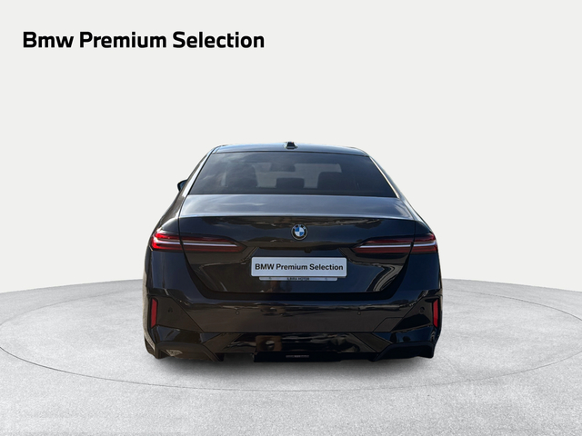 BMW Serie 5 520d color Gris. Año 2024. 145KW(197CV). Diésel. En concesionario Ilbira Motor | Granada de Granada