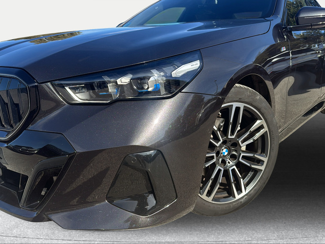 BMW Serie 5 520d color Gris. Año 2024. 145KW(197CV). Diésel. En concesionario Ilbira Motor | Granada de Granada