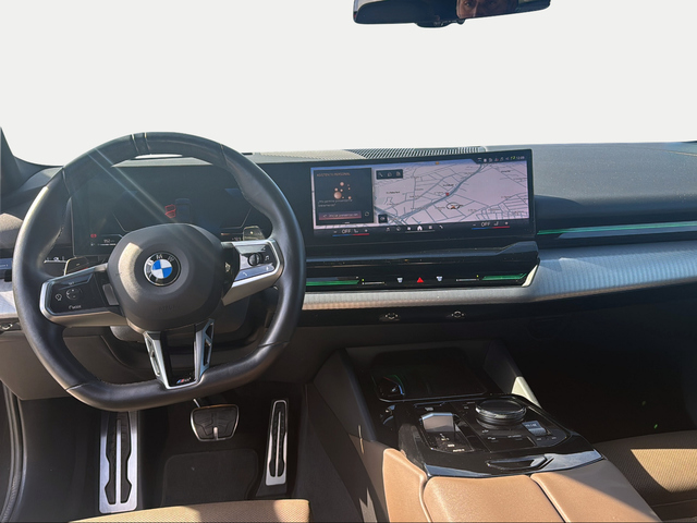 BMW Serie 5 520d color Gris. Año 2024. 145KW(197CV). Diésel. En concesionario Ilbira Motor | Granada de Granada