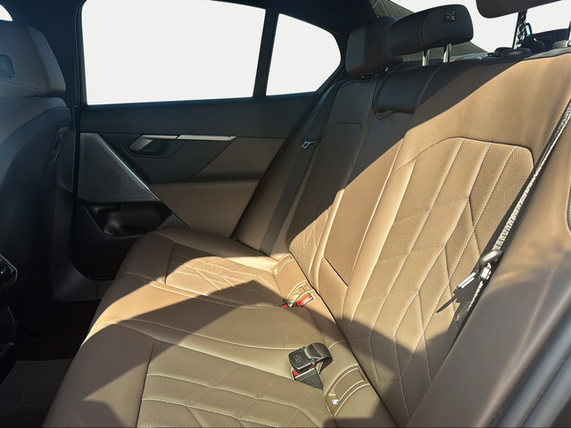 BMW Serie 5 520d color Gris. Año 2024. 145KW(197CV). Diésel. En concesionario Ilbira Motor | Granada de Granada