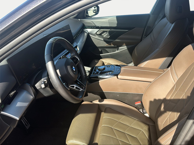 BMW Serie 5 520d color Gris. Año 2024. 145KW(197CV). Diésel. En concesionario Ilbira Motor | Granada de Granada